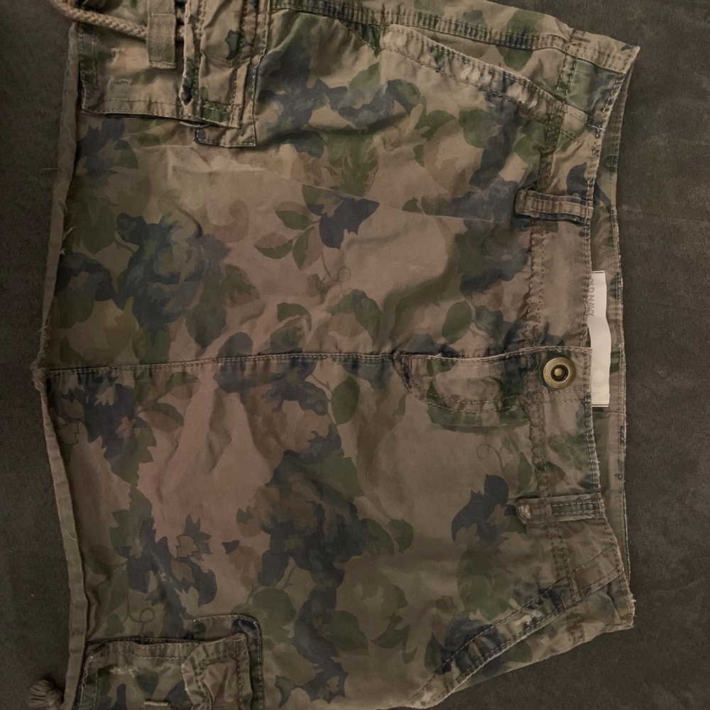 Old navy size 4 floral camouflage cargo miniskirt